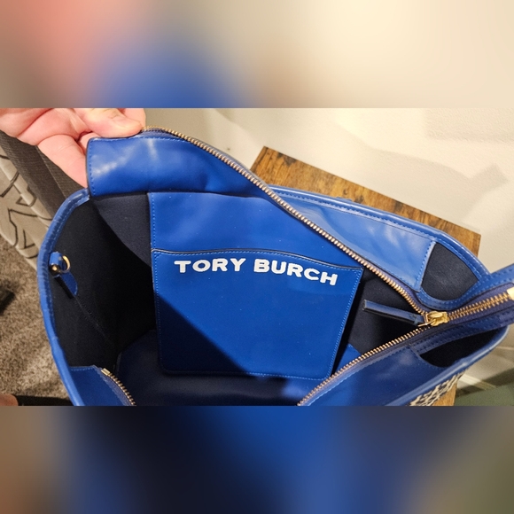 Tory Burch Gemini Link With Gold Chain Straps Blue and Cream Patterned Tote - Picture 9 of 16